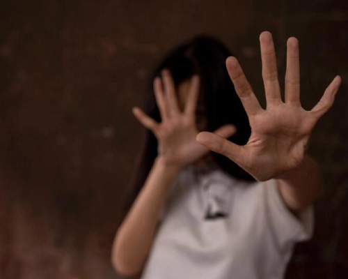 Menina relata estupro cometido por primo na casa da avó; Polícia Civil investiga caso no interior